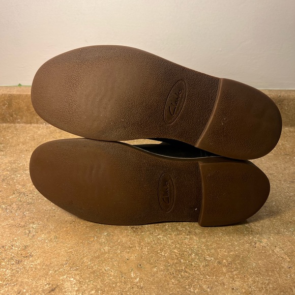 Men’s Clark’s-Size 10 Chelsea boots. Gently worn, 100% leather. Classic style - Picture 6 of 12